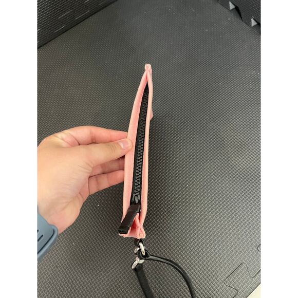 Marc Jacob’s x‎ Peanuts Snoopy Pink Canvas Graphic Print The Pouch Wristlet - Picture 5 of 11